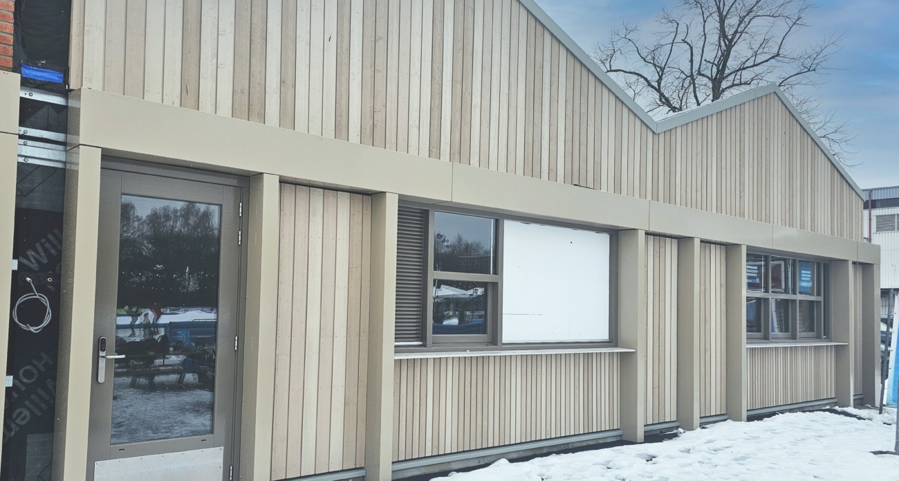 Kantoorcomplex Jaap Eden IJsbaan - Cape Cod houten gevelbekleding